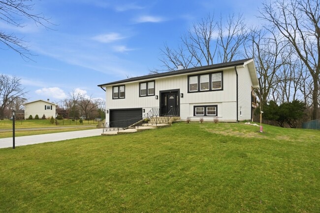 2S245 Mayfield Ln in Glen Ellyn, IL - Building Photo - Building Photo