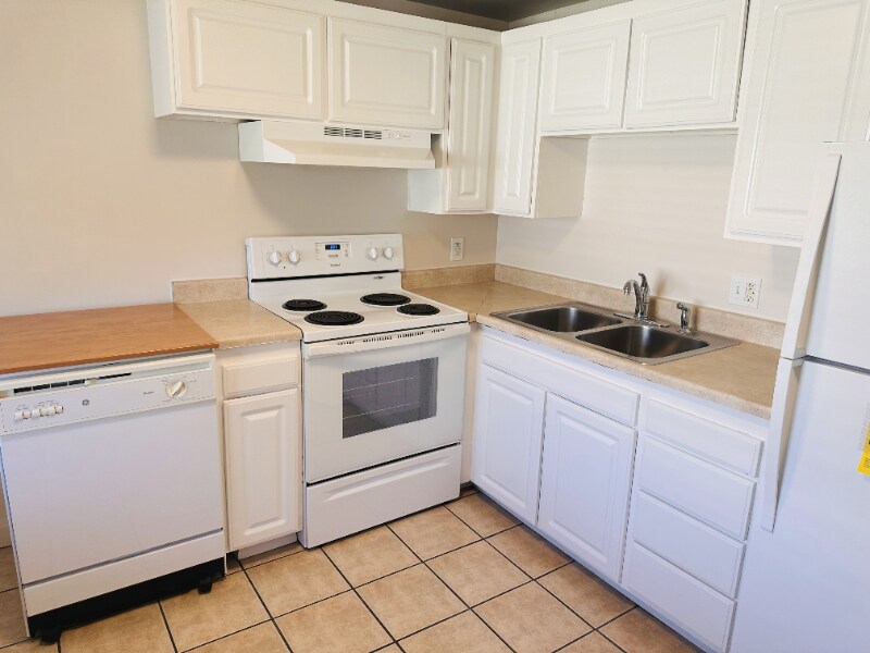 2107 E 3300 S in Salt Lake City, UT - Building Photo