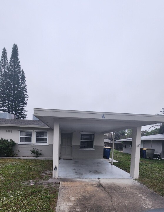 608 Azalea Ave in Fort Pierce, FL - Foto de edificio