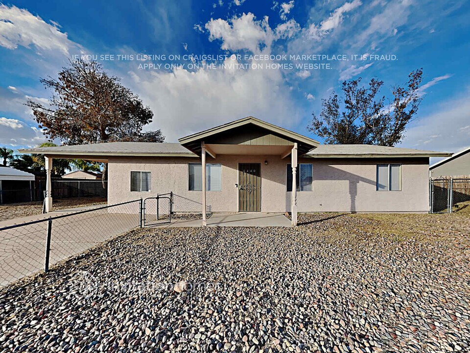 6440 E Akron St in Mesa, AZ - Foto de edificio