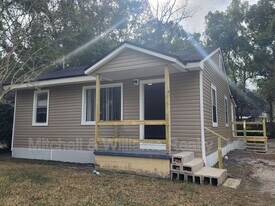 3032 2nd St Cir in Jacksonville, FL - Building Photo