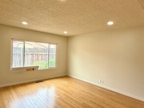 35781 Blair Pl in Fremont, CA - Foto de edificio - Building Photo
