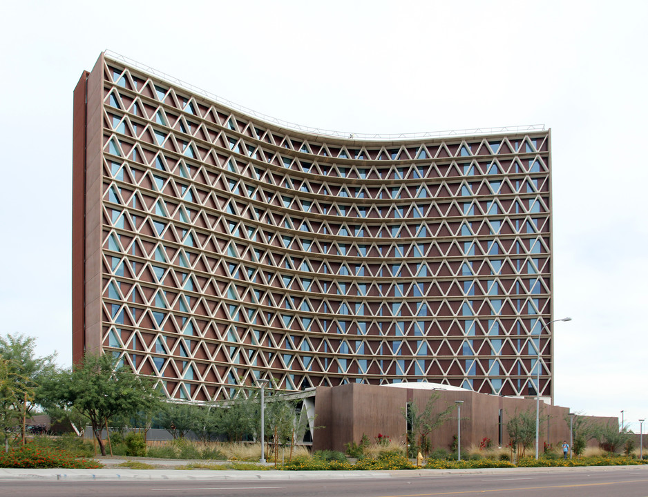 Manzanita Hall in Tempe, AZ - Foto de edificio