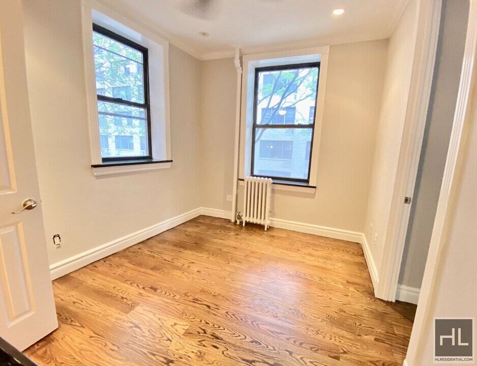 East 35th Street in New York, NY - Building Photo