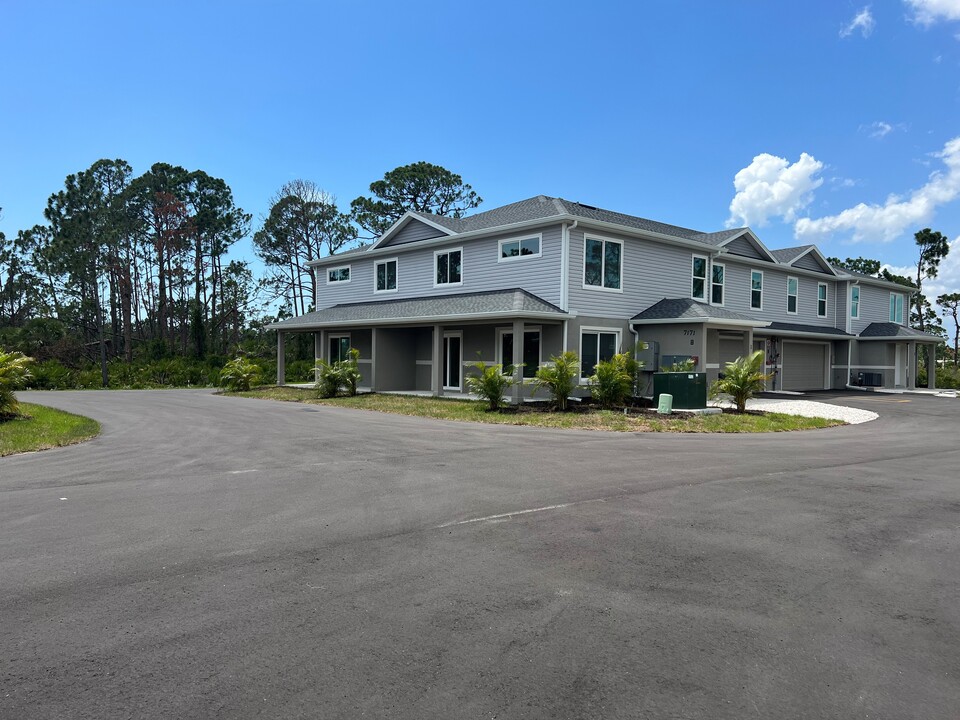 7171 San Casa Dr in Englewood, FL - Building Photo