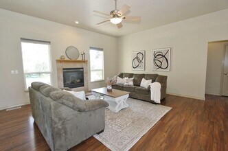 2074 S Tollgate Way in Boise, ID - Building Photo - Building Photo