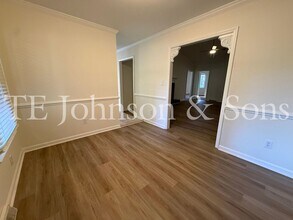 2352 Silas Creek Pkwy in Winston-Salem, NC - Building Photo - Building Photo