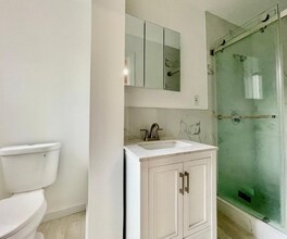7 York Ave in New York, NY - Building Photo - Building Photo