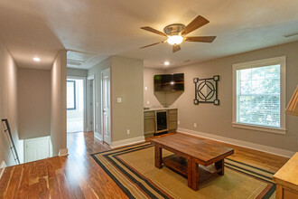 Ashburn Hills in Tallahassee, FL - Building Photo - Interior Photo