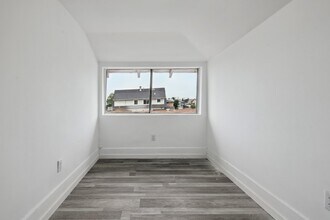 635 W 53rd St, Unit 1 . 2 in Los Angeles, CA - Foto de edificio - Building Photo