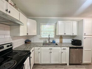1121 Elizabeth Dr in Tyler, TX - Building Photo - Building Photo
