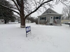 120 6th St in Waukee, IA - Building Photo