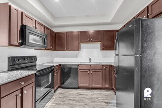 130 Camino De Oro-Unit -715 in San Antonio, TX - Building Photo - Building Photo
