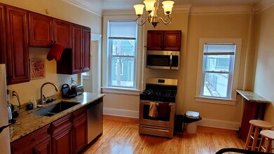 1648 N Jackson St, Unit #3 in Milwaukee, WI - Building Photo - Building Photo