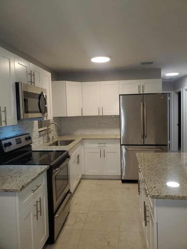 2021 Wellington Rd in West Palm Beach, FL - Building Photo - Building Photo