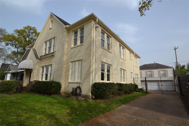 1746 Kipling St in Houston, TX - Building Photo - Building Photo