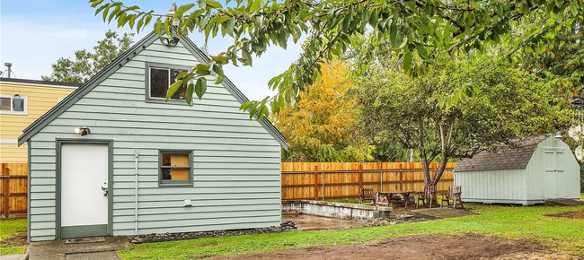 3212 Alderwood Ave in Bellingham, WA - Foto de edificio - Building Photo