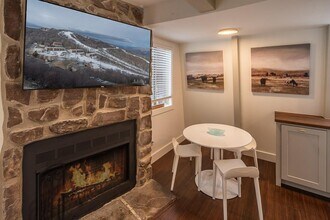 58 Creekside Dr, Unit A in Banner Elk, NC - Building Photo - Building Photo