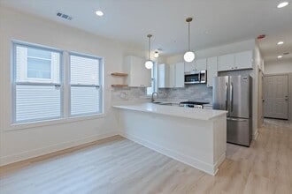 1808 N Karlov Ave in Chicago, IL - Building Photo - Building Photo