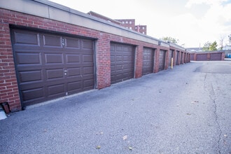 90 Clover Dr in Pleasant Hills, PA - Building Photo - Building Photo