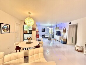 10857 NW 7th St in Miami, FL - Building Photo - Building Photo