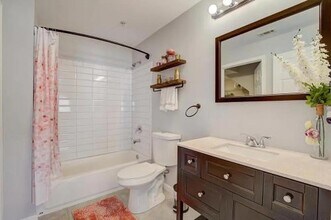 7 Soho Dr, Unit 260 E 2nd Ave in Jersey City, NJ - Building Photo - Building Photo