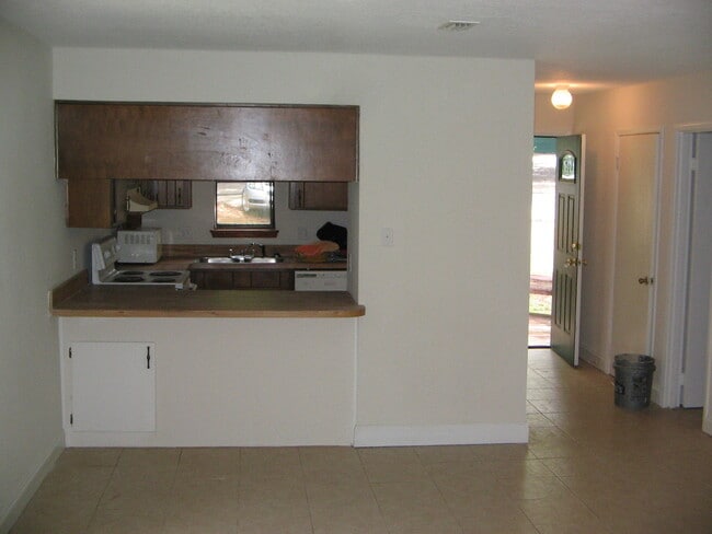 1206 Cross Creek Way in Tallahassee, FL - Building Photo - Building Photo