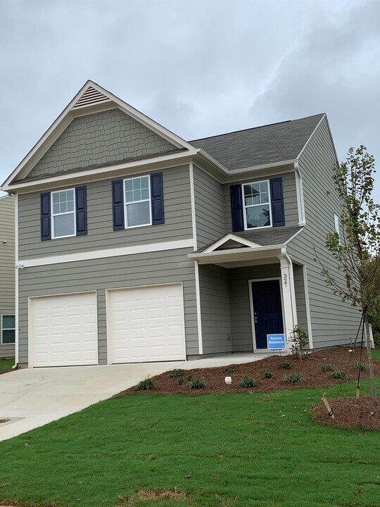 327 Aimes Dr in Dawsonville, GA - Building Photo