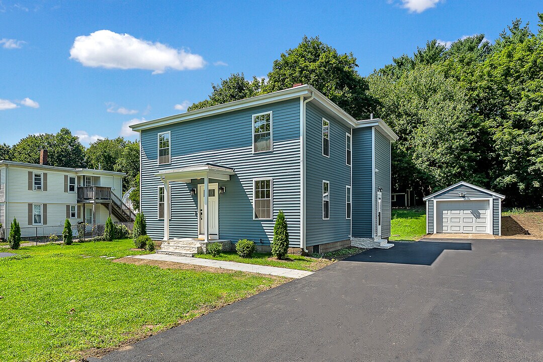 87 School St in Hanover, MA - Building Photo