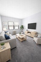 115 Long Beach Rd in Hempstead, NY - Building Photo