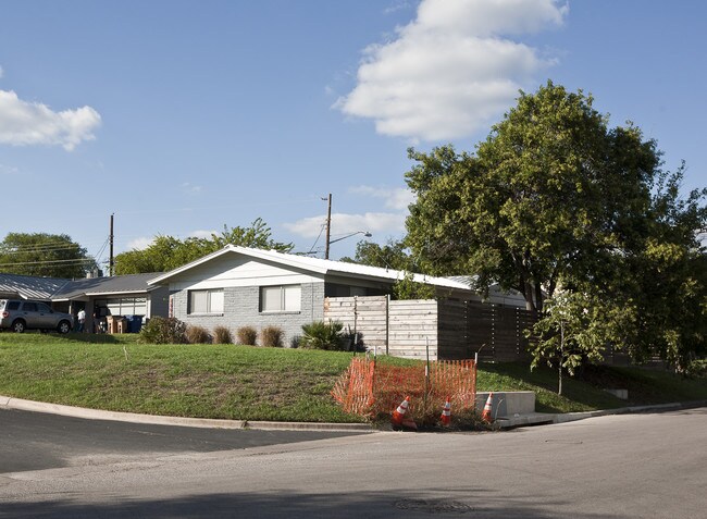 1800-1906 Blue Crest Dr in Austin, TX - Building Photo - Building Photo