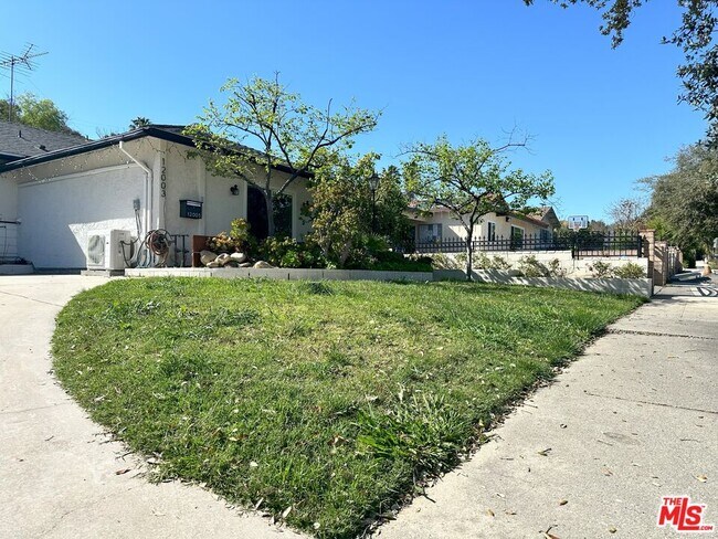 12003 Youngdale Ave in Los Angeles, CA - Building Photo - Building Photo