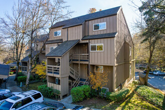 Tanglewood in Lake Oswego, OR - Foto de edificio - Building Photo