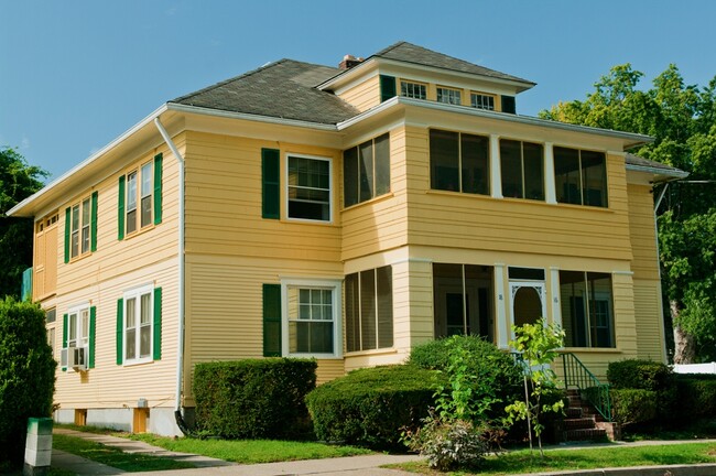 682 Bennett St