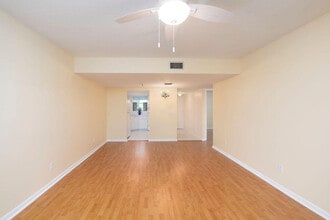 18081 SE Country Club Dr in Jupiter, FL - Building Photo - Building Photo