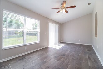 23 NE 9th Pl in Cape Coral, FL - Foto de edificio - Building Photo