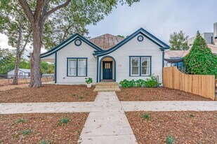 210 Mason St in San Antonio, TX - Building Photo