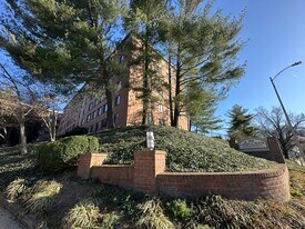 3000 Spout Run Pky, Unit A401 in Arlington, VA - Building Photo