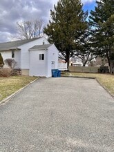470 Pleasant St in Canton, MA - Building Photo - Building Photo
