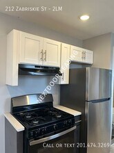 212 Zabriskie St in Jersey City, NJ - Building Photo - Building Photo