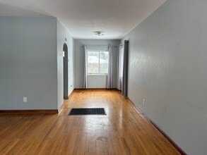 5308 2nd Ave in Vienna, WV - Building Photo - Building Photo