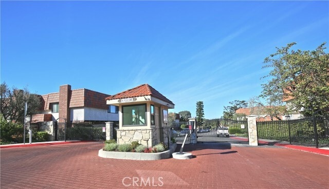 property at 27940 Ridgecove Ct N