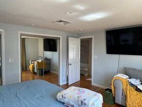 38 Garland St, Unit 1 in Everett, MA - Foto de edificio - Building Photo