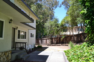 2865 Capitola Rd, Unit 2865 Capitola Road unit 1 in Santa Cruz, CA - Foto de edificio - Building Photo