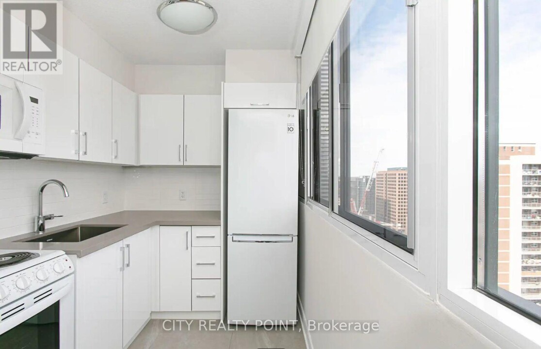 33-2233 Isabella St in Toronto, ON - Building Photo