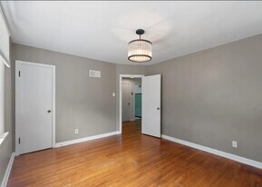 7126 Amherst Ave in University City, MO - Building Photo