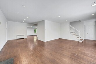 13 Colonial Rd in Scarsdale, NY - Building Photo - Building Photo