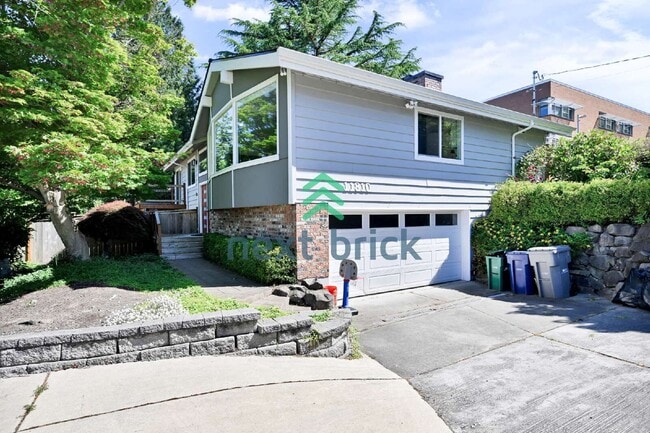 property at 11810 NE 75th St