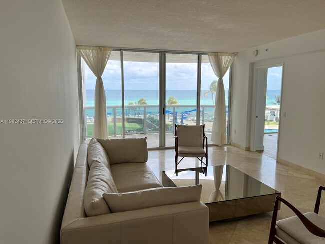 17555 Collins Ave in Sunny Isles Beach, FL - Building Photo - Building Photo