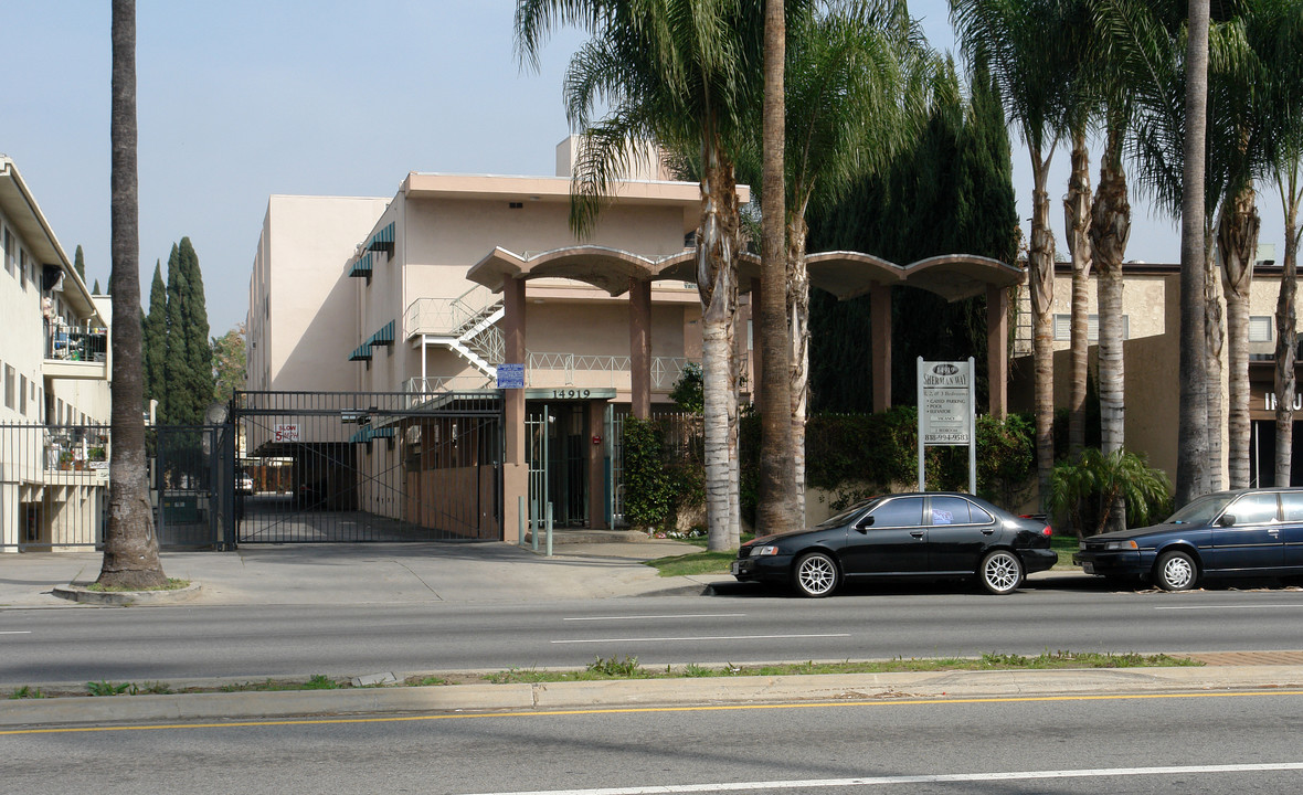 14919 Sherman Way in Van Nuys, CA - Building Photo